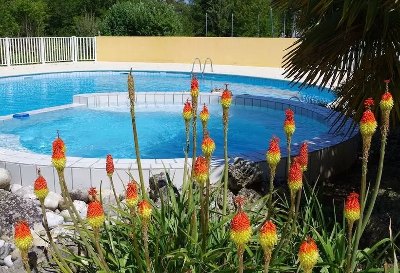 Hotelli Les Chênes Verts