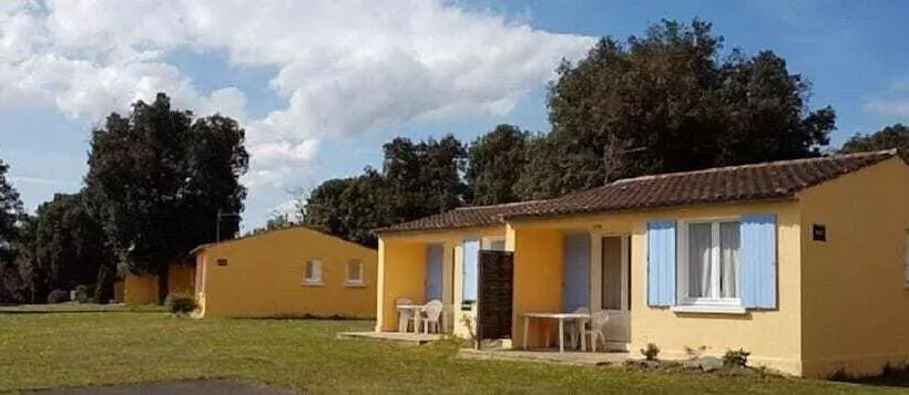 Hotelli Les Chênes Verts