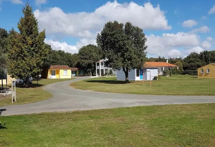 Hotelli Les Chênes Verts