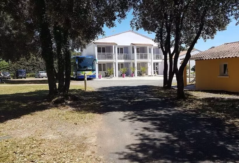 Hotelli Les Chênes Verts