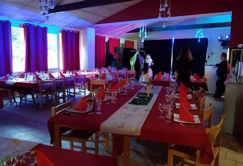 Hotelli Les Chênes Verts