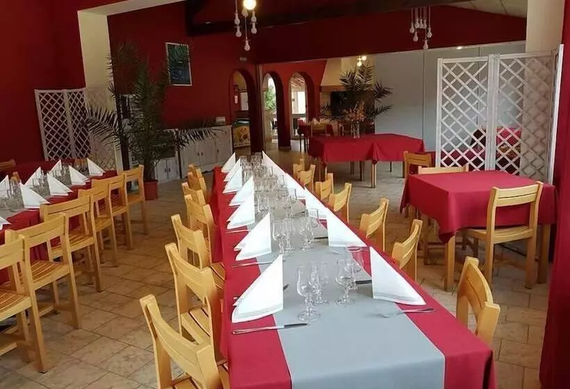 Hotelli Les Chênes Verts