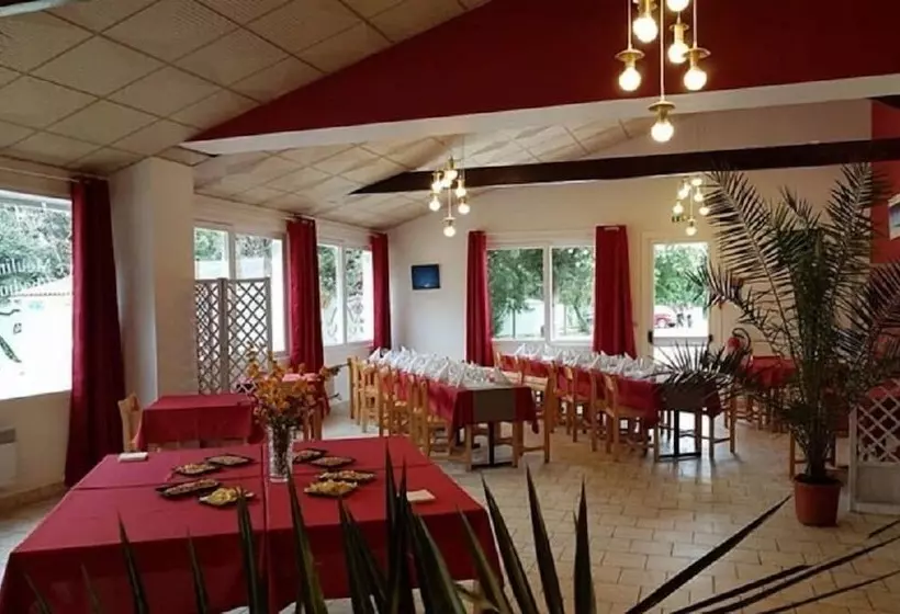 Hotelli Les Chênes Verts