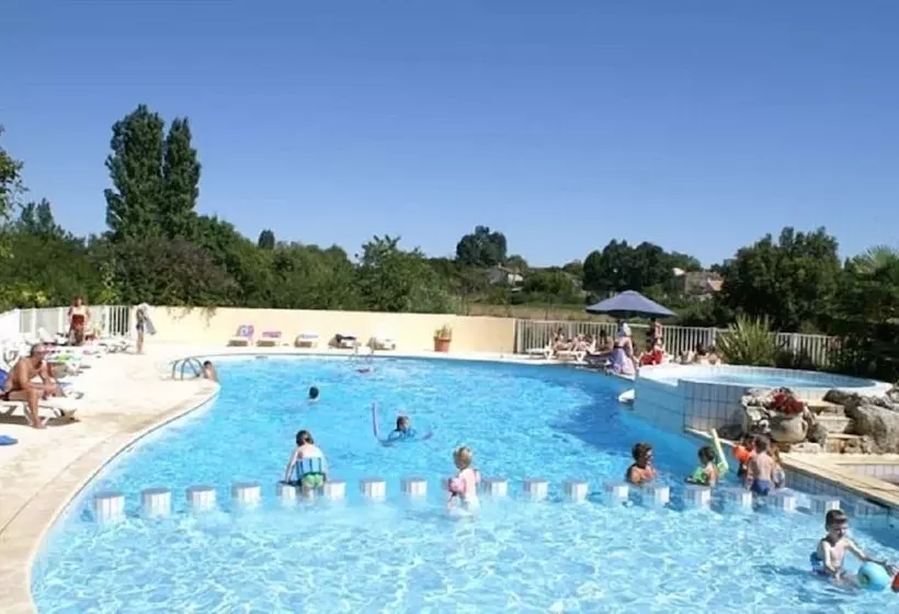 Hotelli Les Chênes Verts