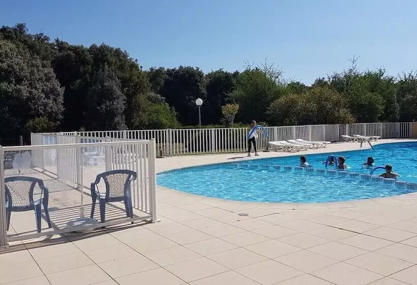 Hotelli Les Chênes Verts