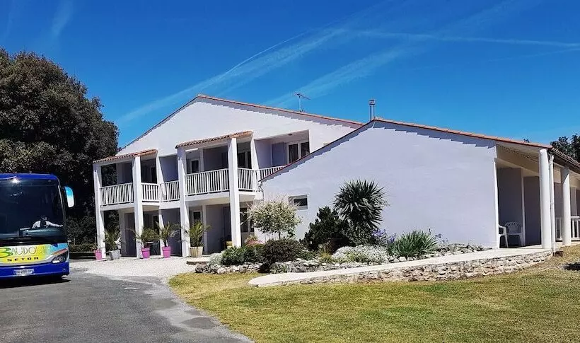 Hotelli Les Chênes Verts