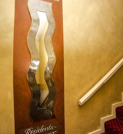 فندق The Frontier