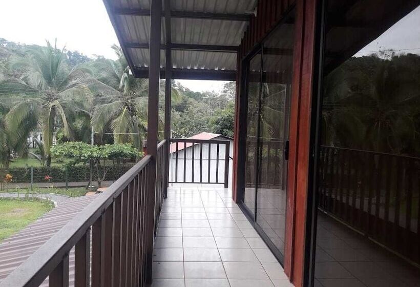 호텔 Cabinas Y Tour Aaron Tortuguero