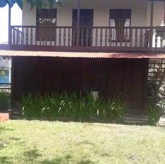 ホテル Cabinas Y Tour Aaron Tortuguero