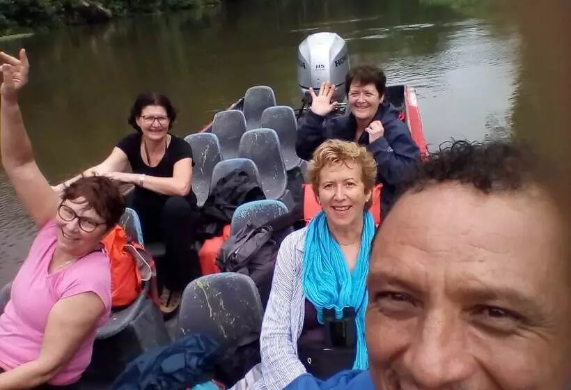 ホテル Cabinas Y Tour Aaron Tortuguero