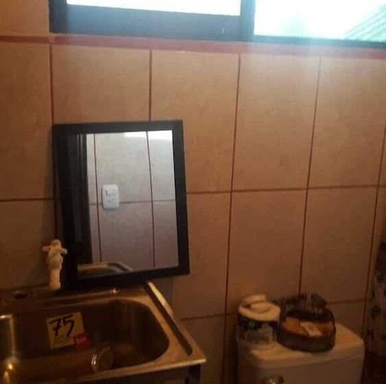 호텔 Cabinas Y Tour Aaron Tortuguero