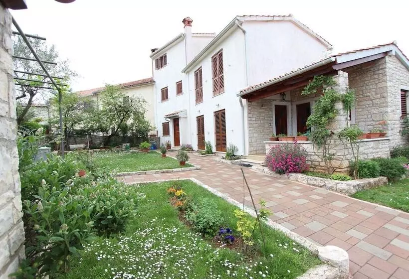 ペンション Guest House Liliana