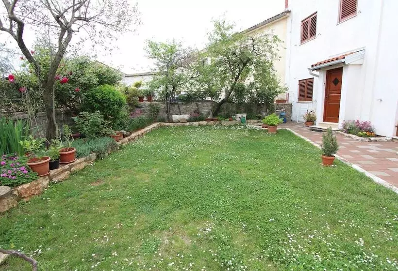 ペンション Guest House Liliana