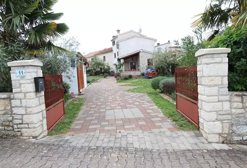 ペンション Guest House Liliana