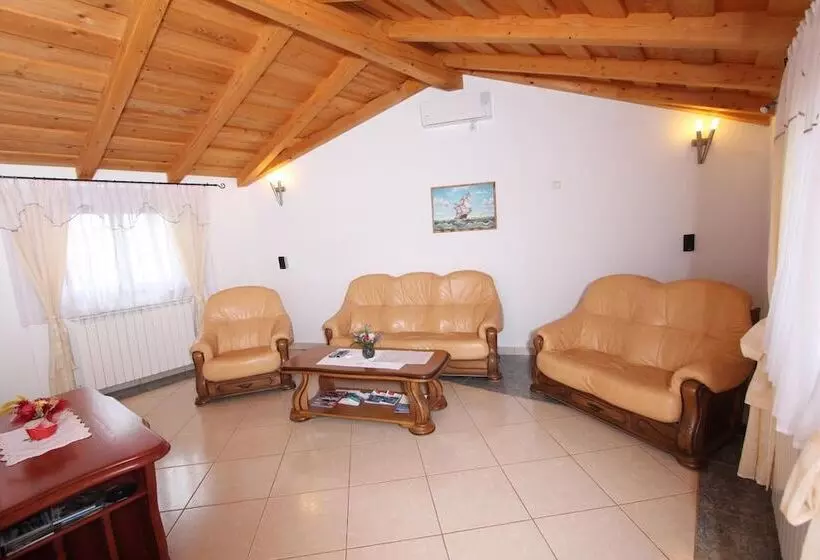 ペンション Guest House Liliana