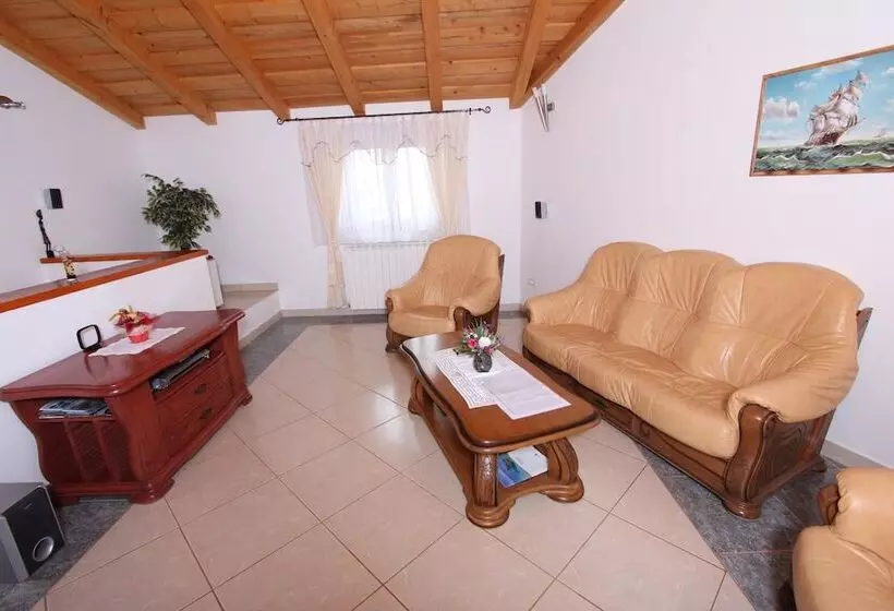 ペンション Guest House Liliana