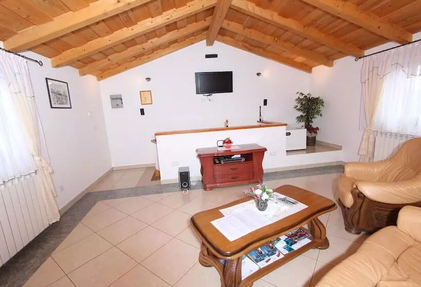 ペンション Guest House Liliana