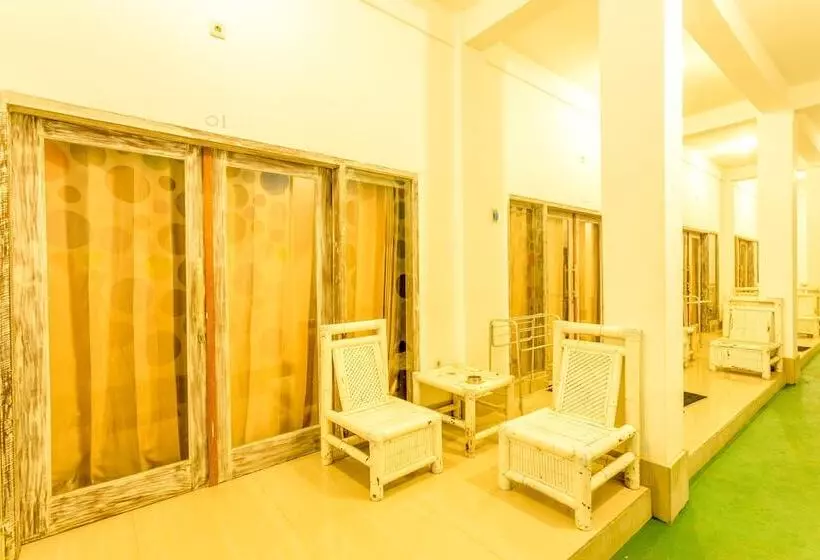 هتل White House By Oyo Rooms