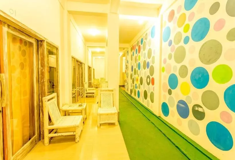 هتل White House By Oyo Rooms