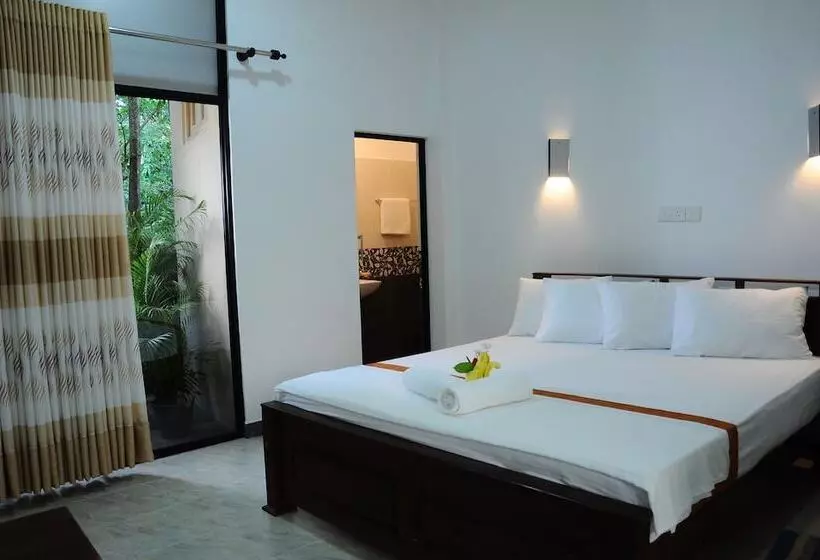 ペンション Dinstar Safari Lodge Udawalawa