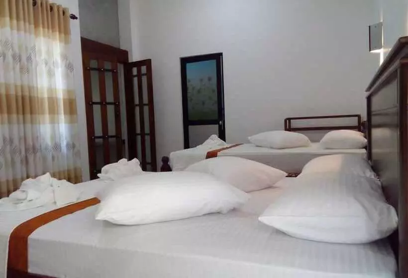 ペンション Dinstar Safari Lodge Udawalawa