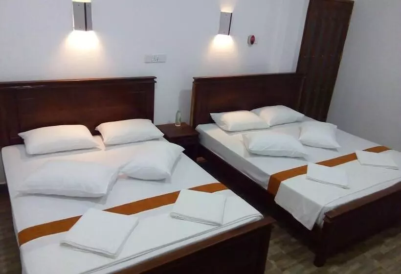 ペンション Dinstar Safari Lodge Udawalawa