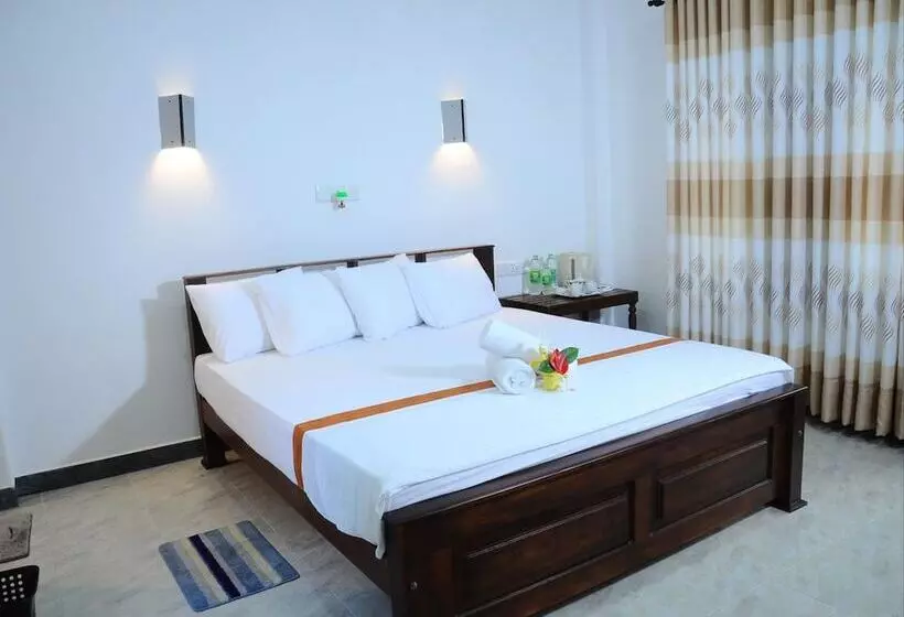 ペンション Dinstar Safari Lodge Udawalawa