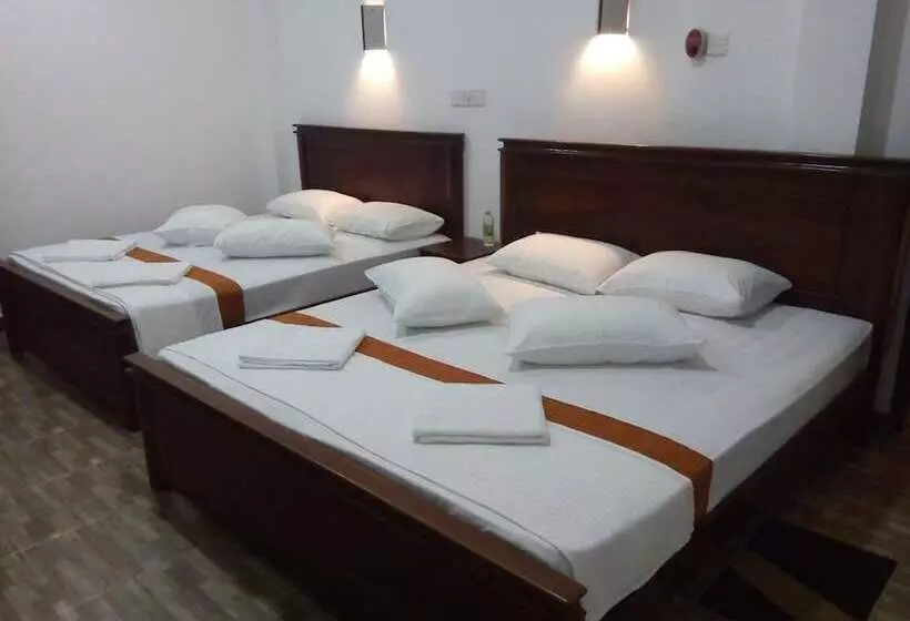 ペンション Dinstar Safari Lodge Udawalawa