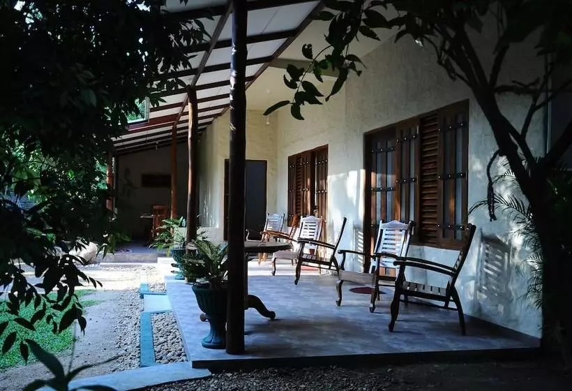 ペンション Dinstar Safari Lodge Udawalawa