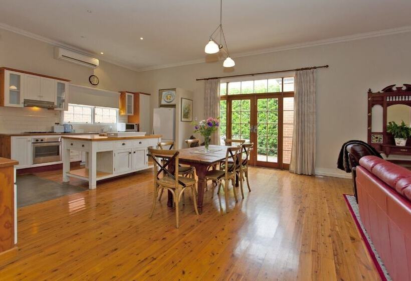 Rose Cottage Historic Luxury