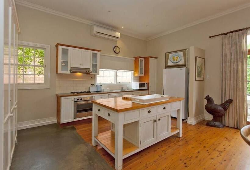 Rose Cottage Historic Luxury