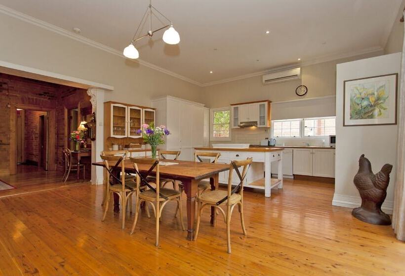 Rose Cottage Historic Luxury