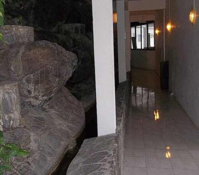 پانسیون Le Recif Guest House