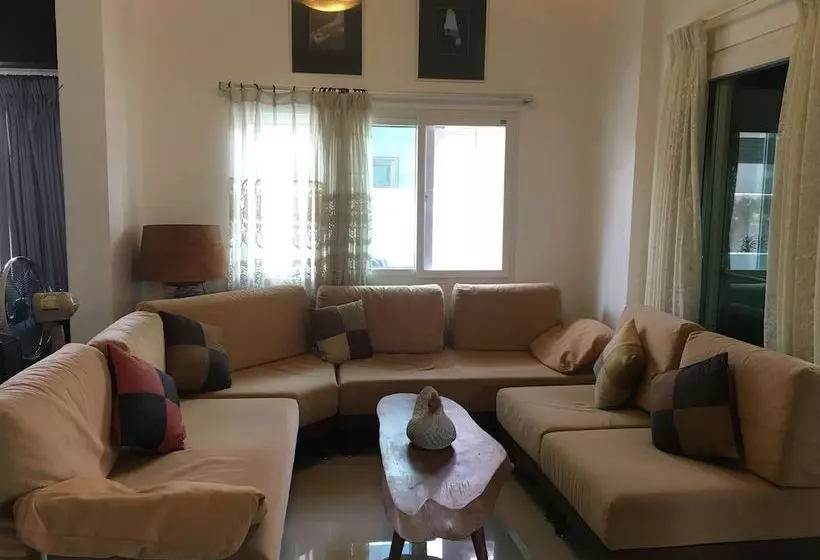 پانسیون Zra House