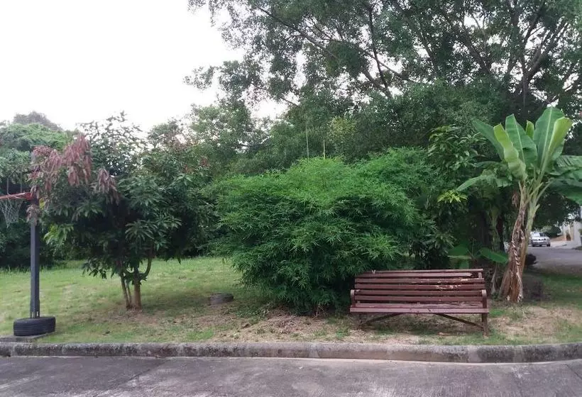 پانسیون Zra House