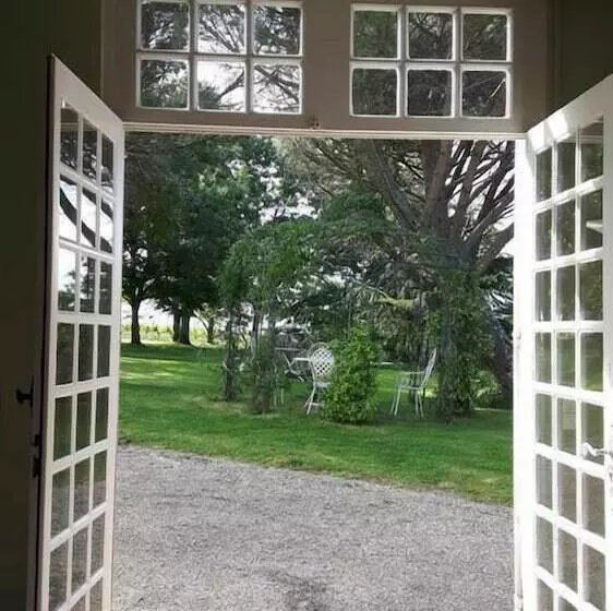 تختخواب و صبحانه La Jouissière