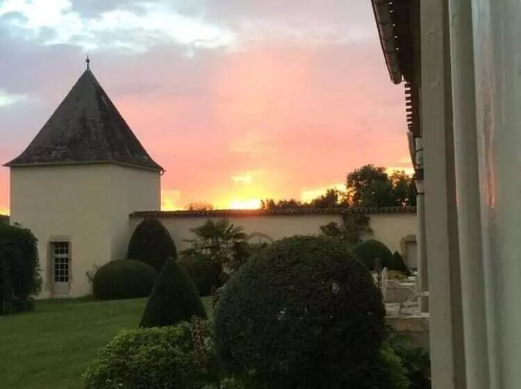 تختخواب و صبحانه La Jouissière