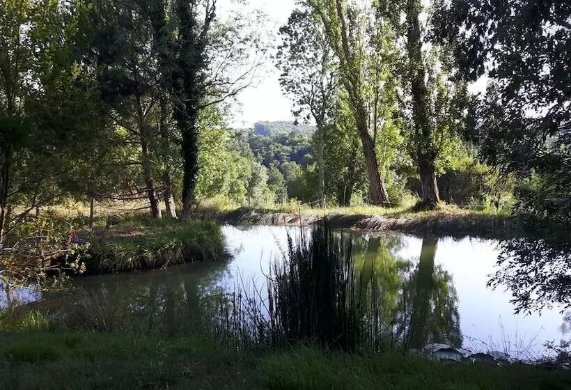 تختخواب و صبحانه La Jouissière