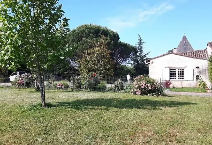 تختخواب و صبحانه La Jouissière