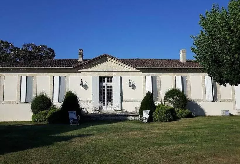 تختخواب و صبحانه La Jouissière