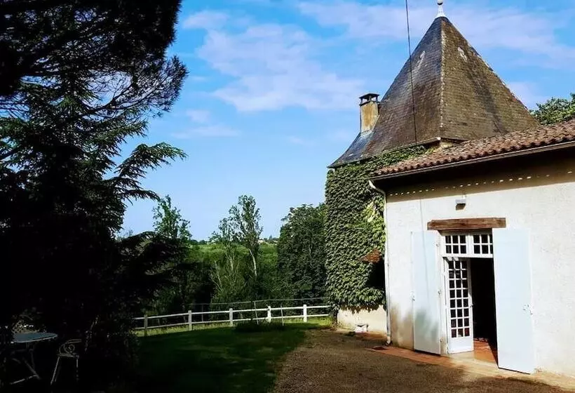 تختخواب و صبحانه La Jouissière