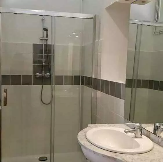 تختخواب و صبحانه La Jouissière