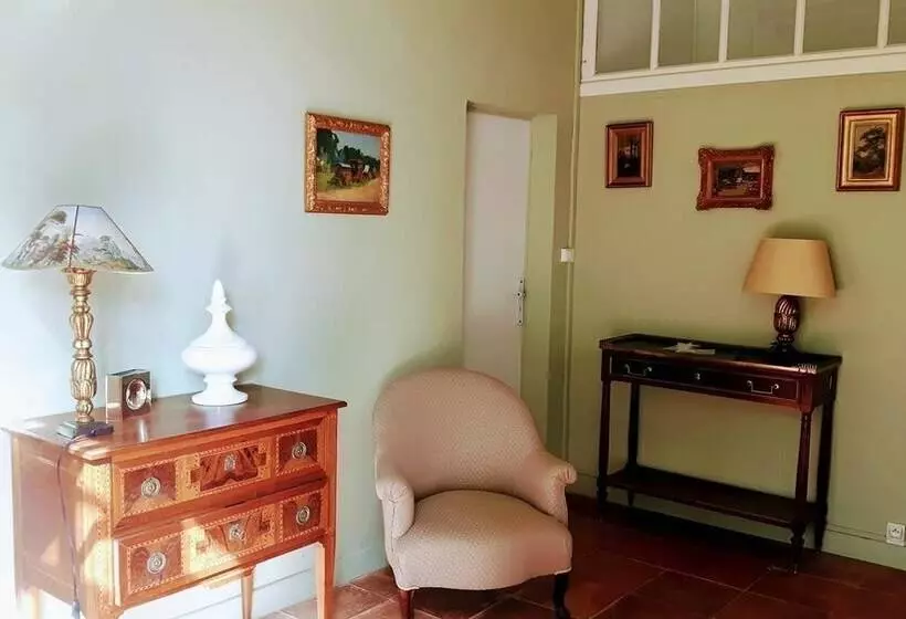 تختخواب و صبحانه La Jouissière