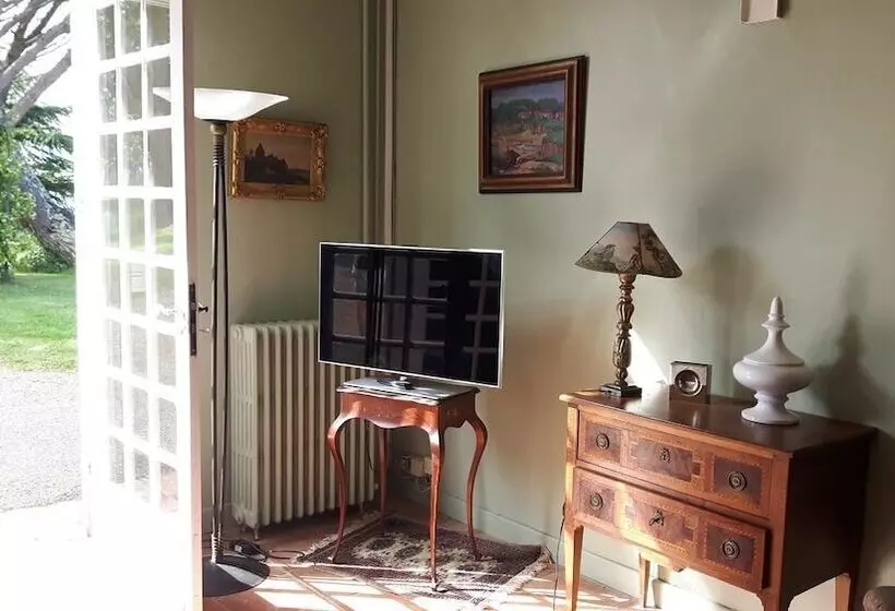 تختخواب و صبحانه La Jouissière