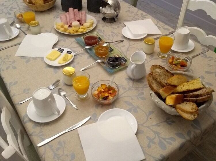 ベッドアンドブレックファースト La Maison De Pescate