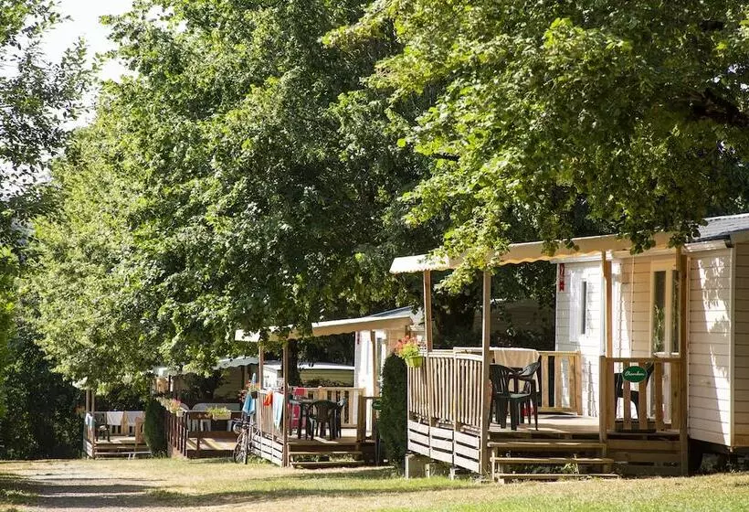 ホテル Camping De Tauves