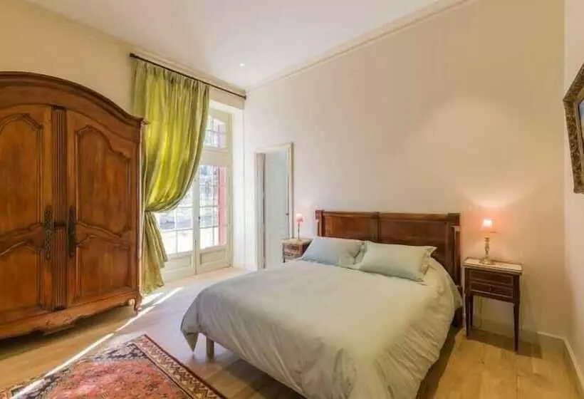 Aamiaismajoitus (B&B) Chambres D Hôtes Château Renon