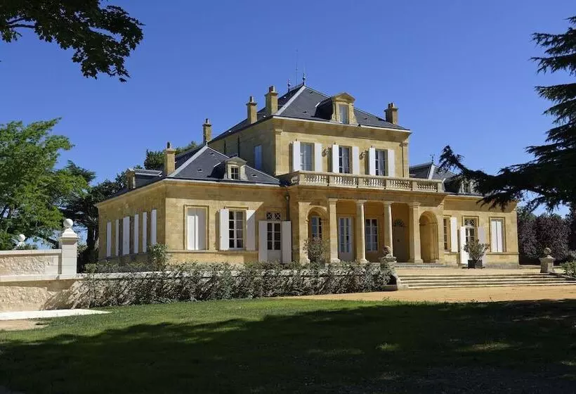 Aamiaismajoitus (B&B) Chambres D Hôtes Château Renon