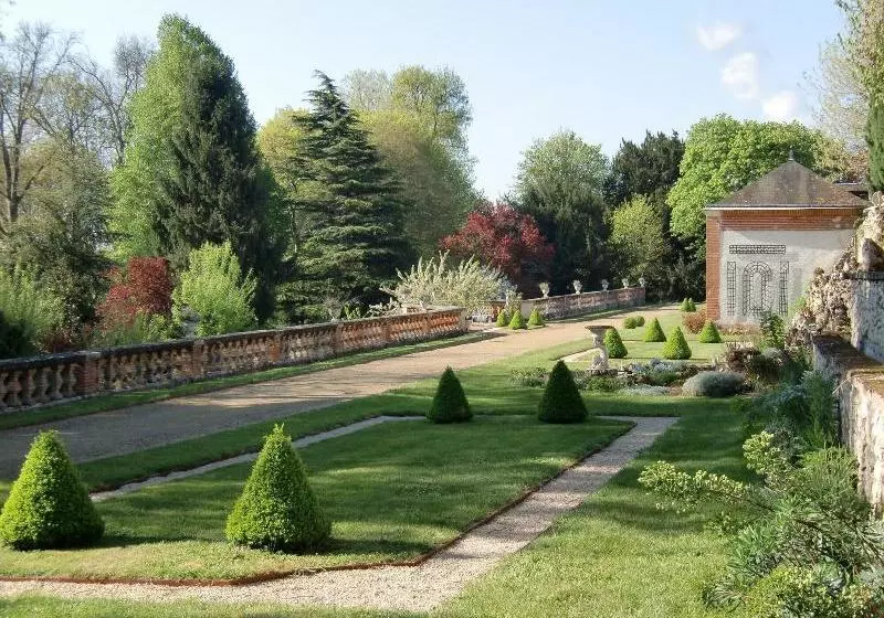 تختخواب و صبحانه Château De Guignes