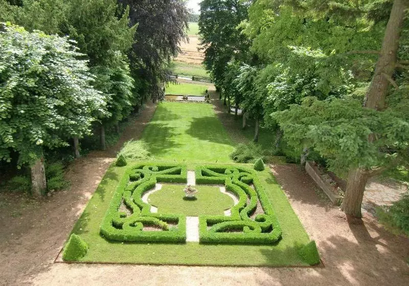 تختخواب و صبحانه Château De Guignes